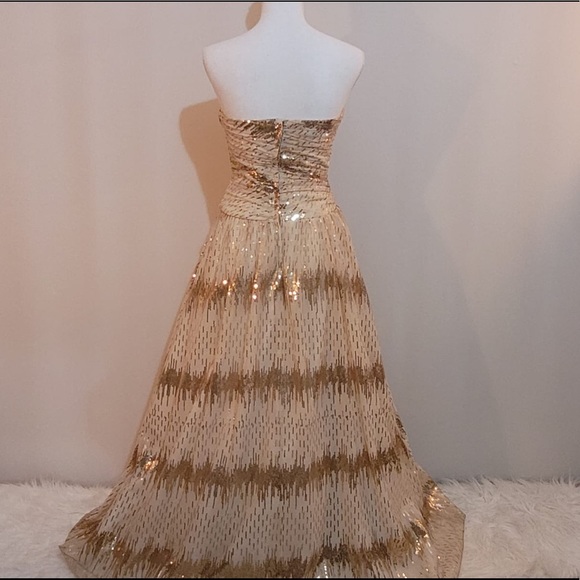 Golden Gown 💛 - Picture 14 of 17